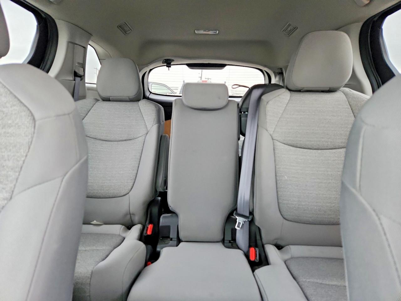 2022 TOYOTA SIENNA LE photo 10