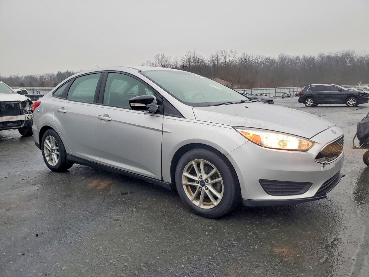 2015 FORD FOCUS SE photo 4
