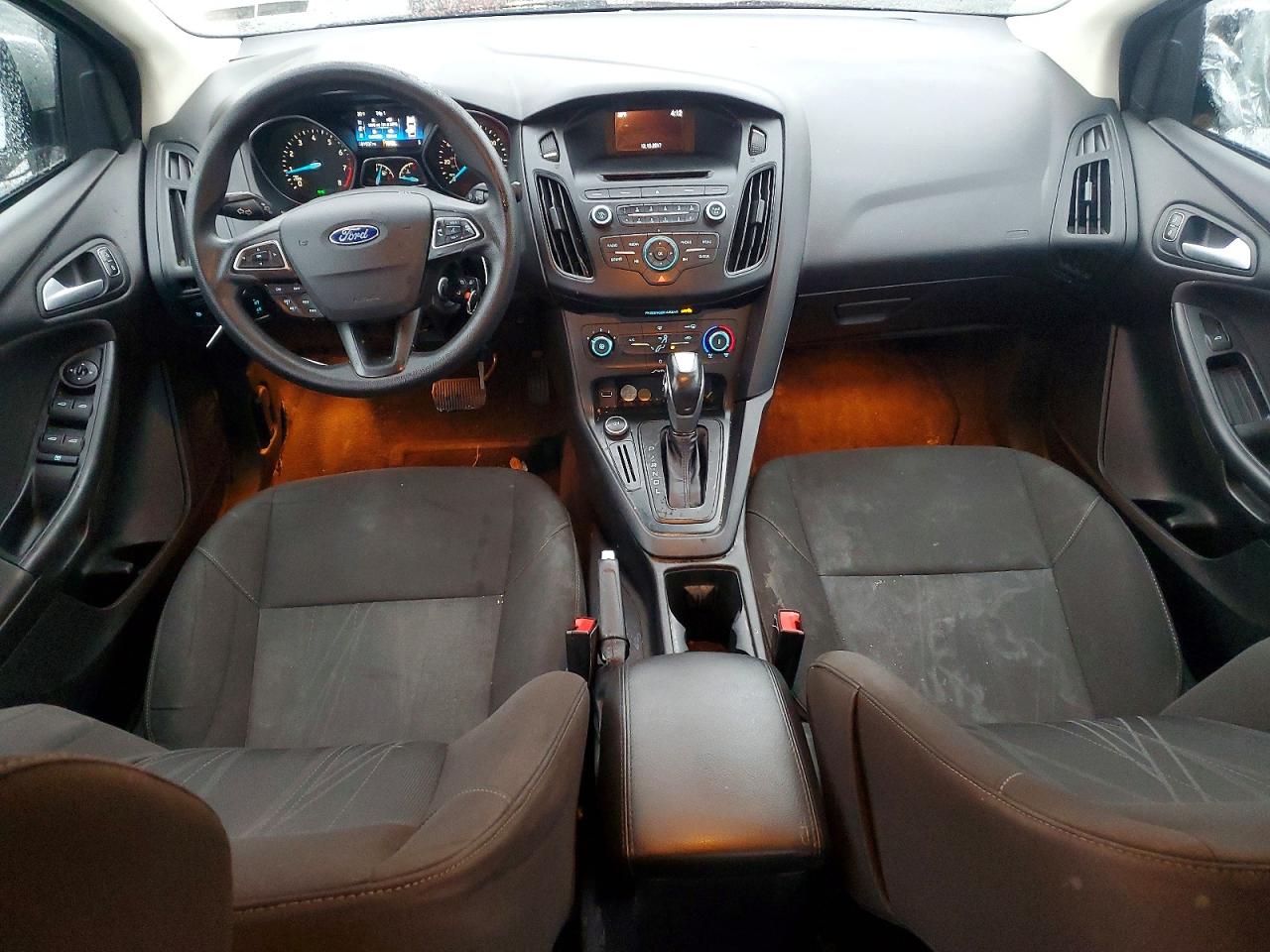 2015 FORD FOCUS SE photo 8
