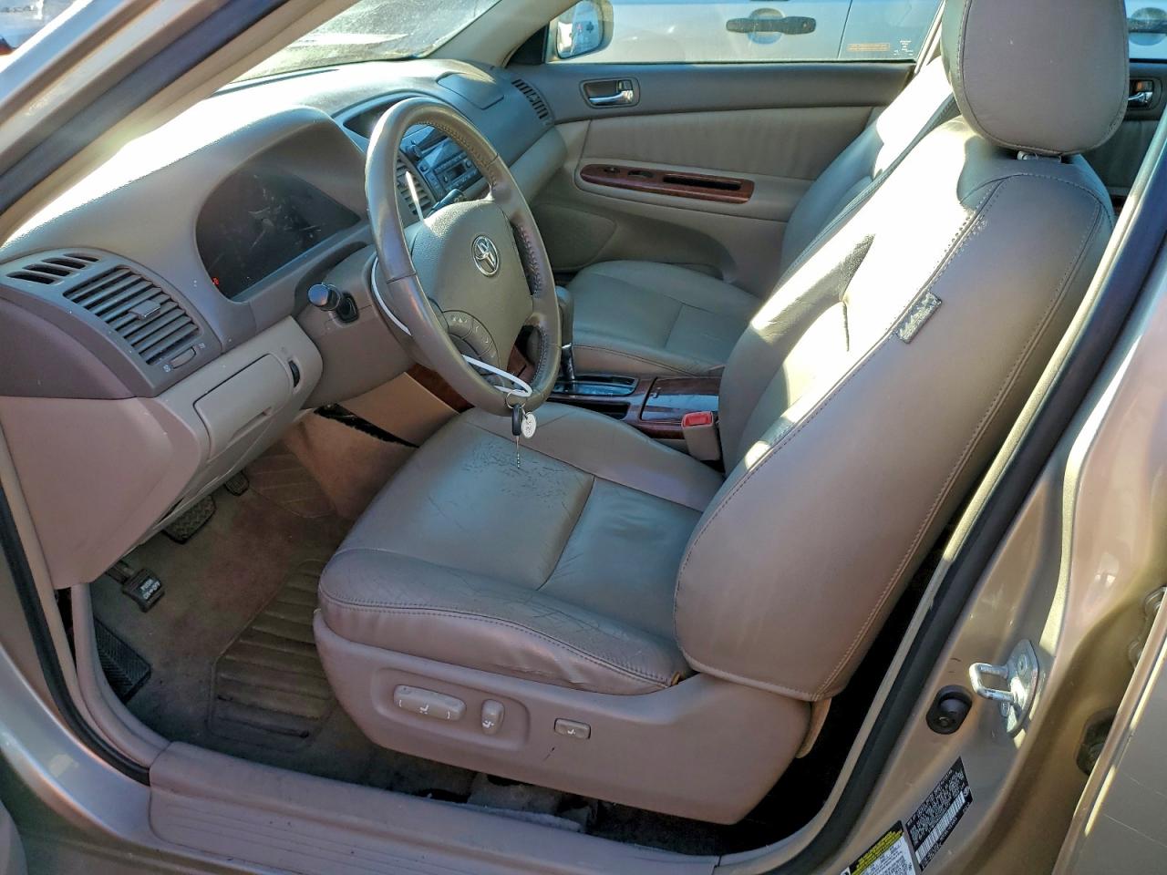2005 TOYOTA CAMRY LE photo 7