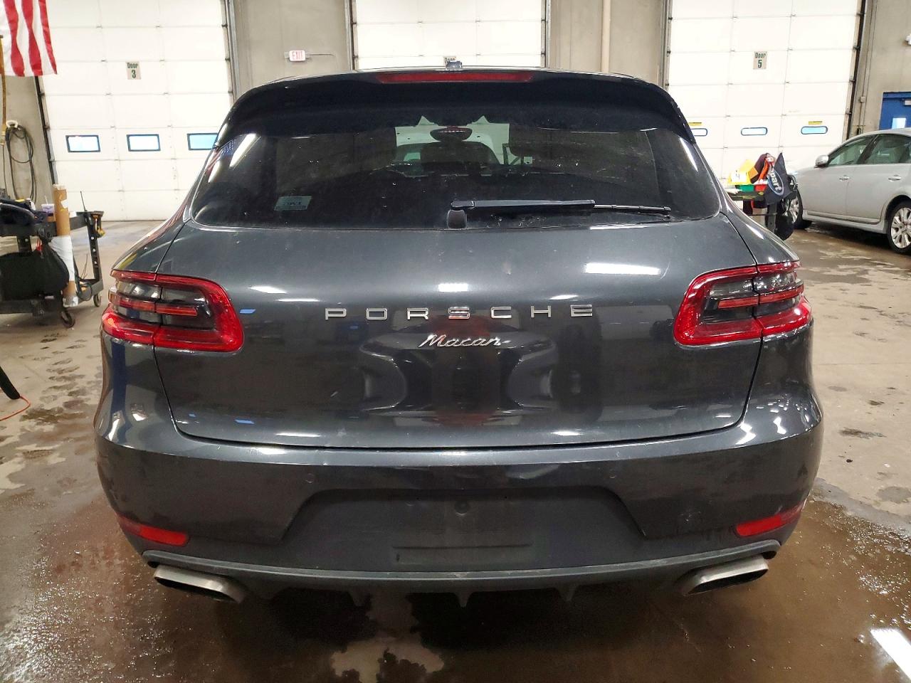2018 PORSCHE MACAN photo 6