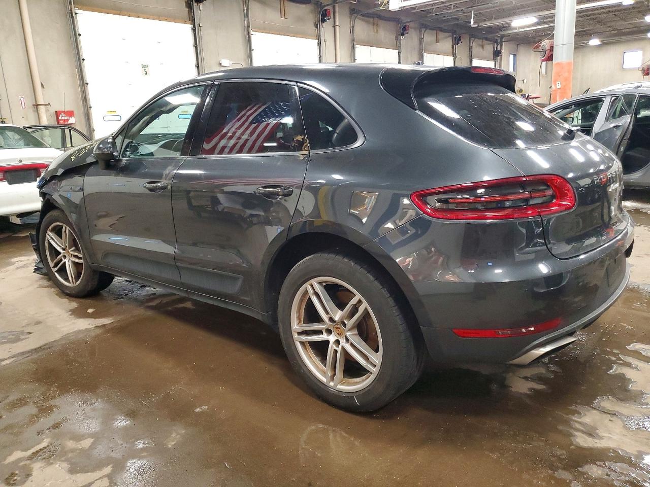 2018 PORSCHE MACAN photo 2