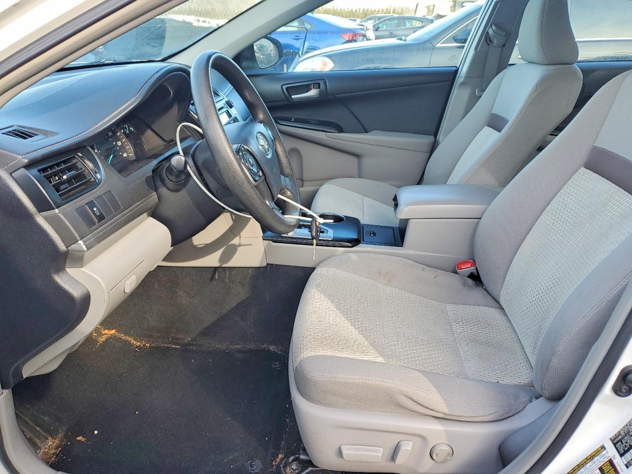 2014 TOYOTA CAMRY L photo 7