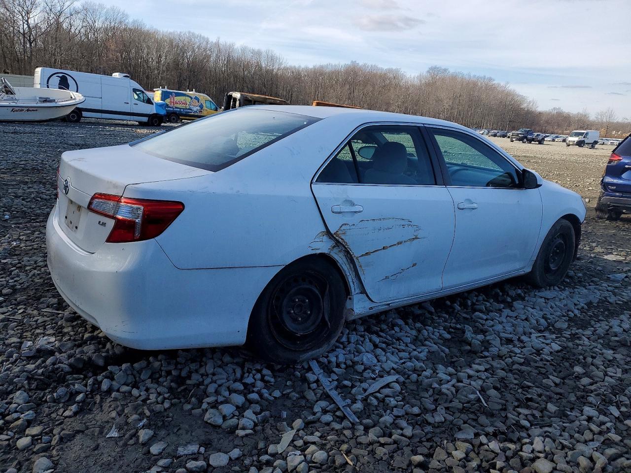 2014 TOYOTA CAMRY L photo 3