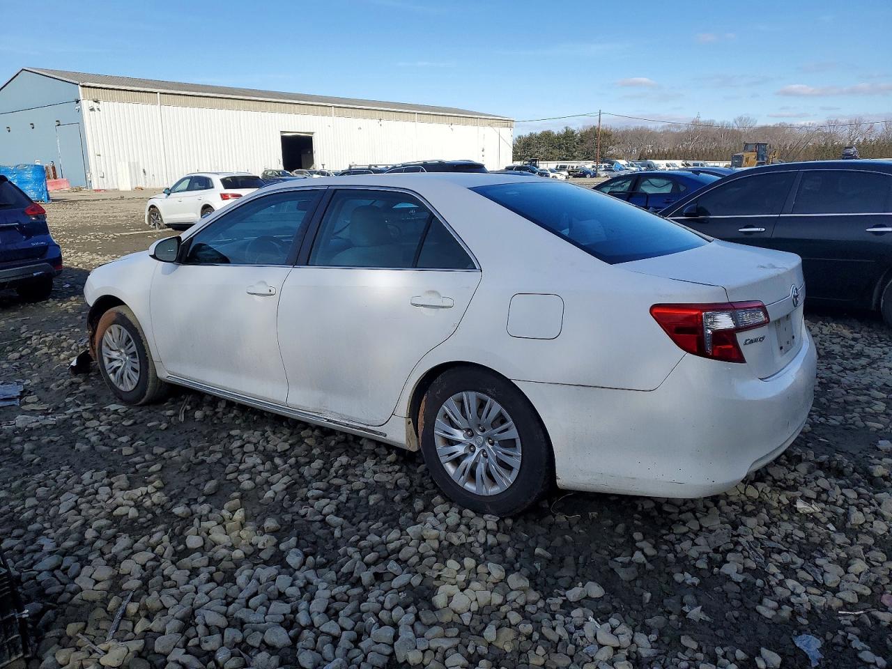 2014 TOYOTA CAMRY L photo 2