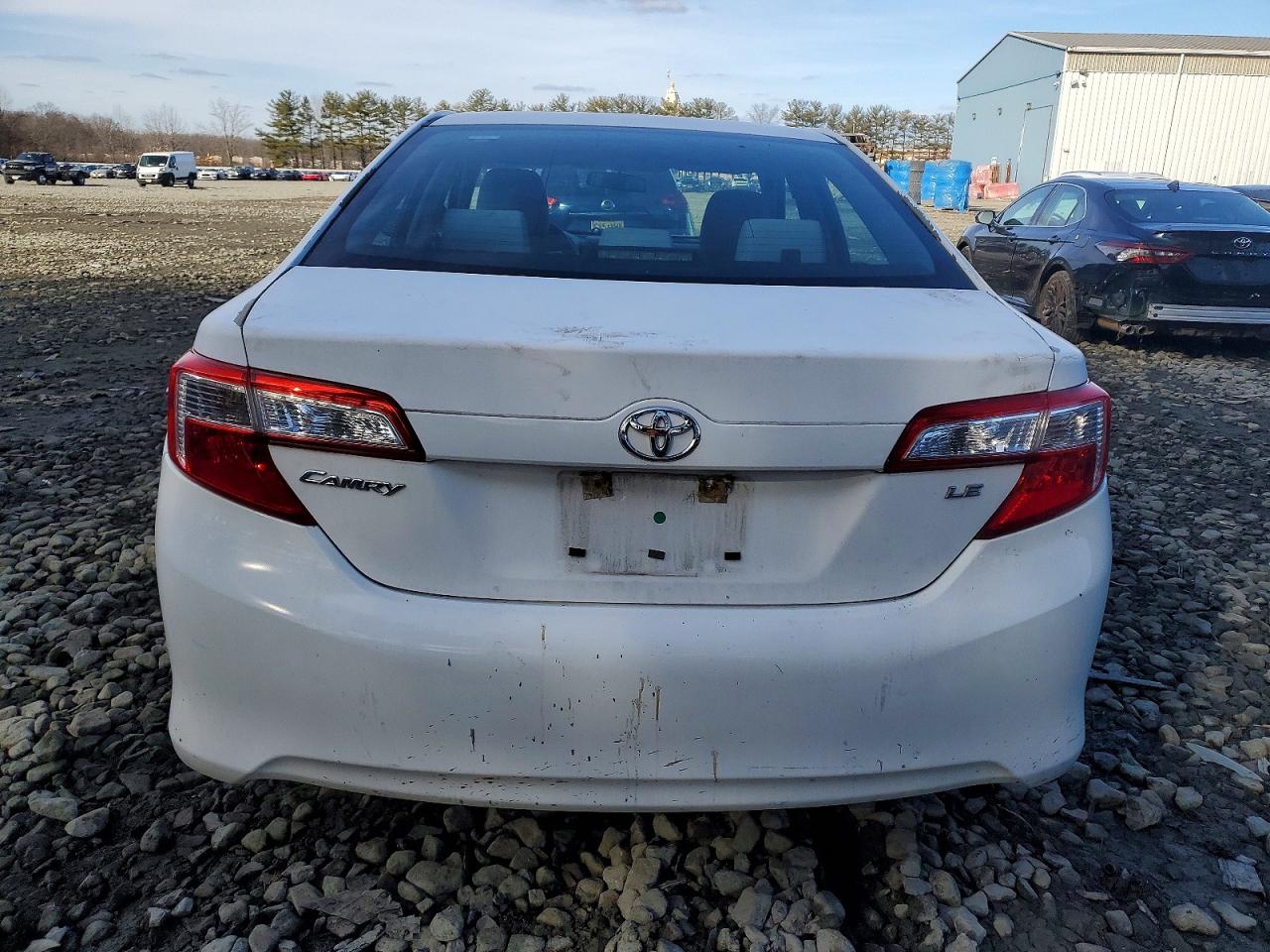 2014 TOYOTA CAMRY L photo 6