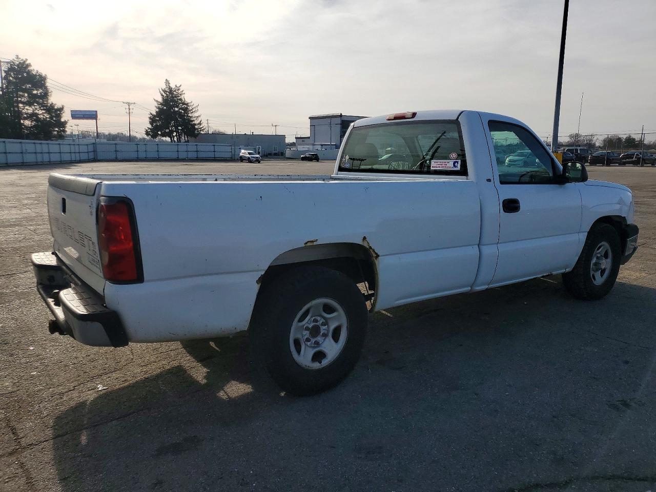 2004 CHEVROLET SILVERADO C1500 photo 3