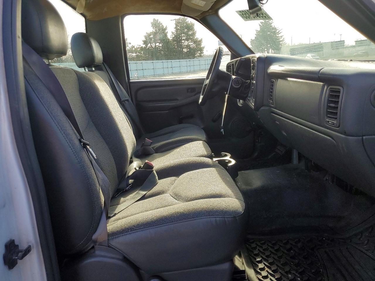 2004 CHEVROLET SILVERADO C1500 photo 10