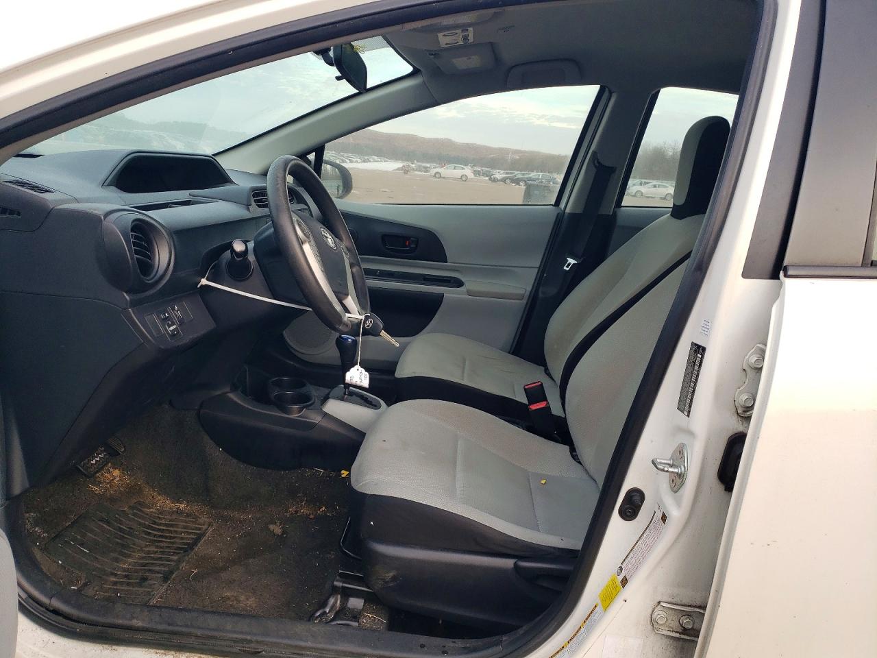 2012 TOYOTA PRIUS C photo 7