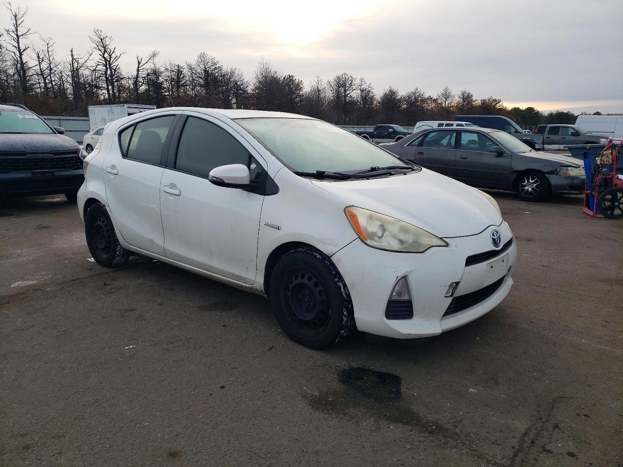 2012 TOYOTA PRIUS C photo 4