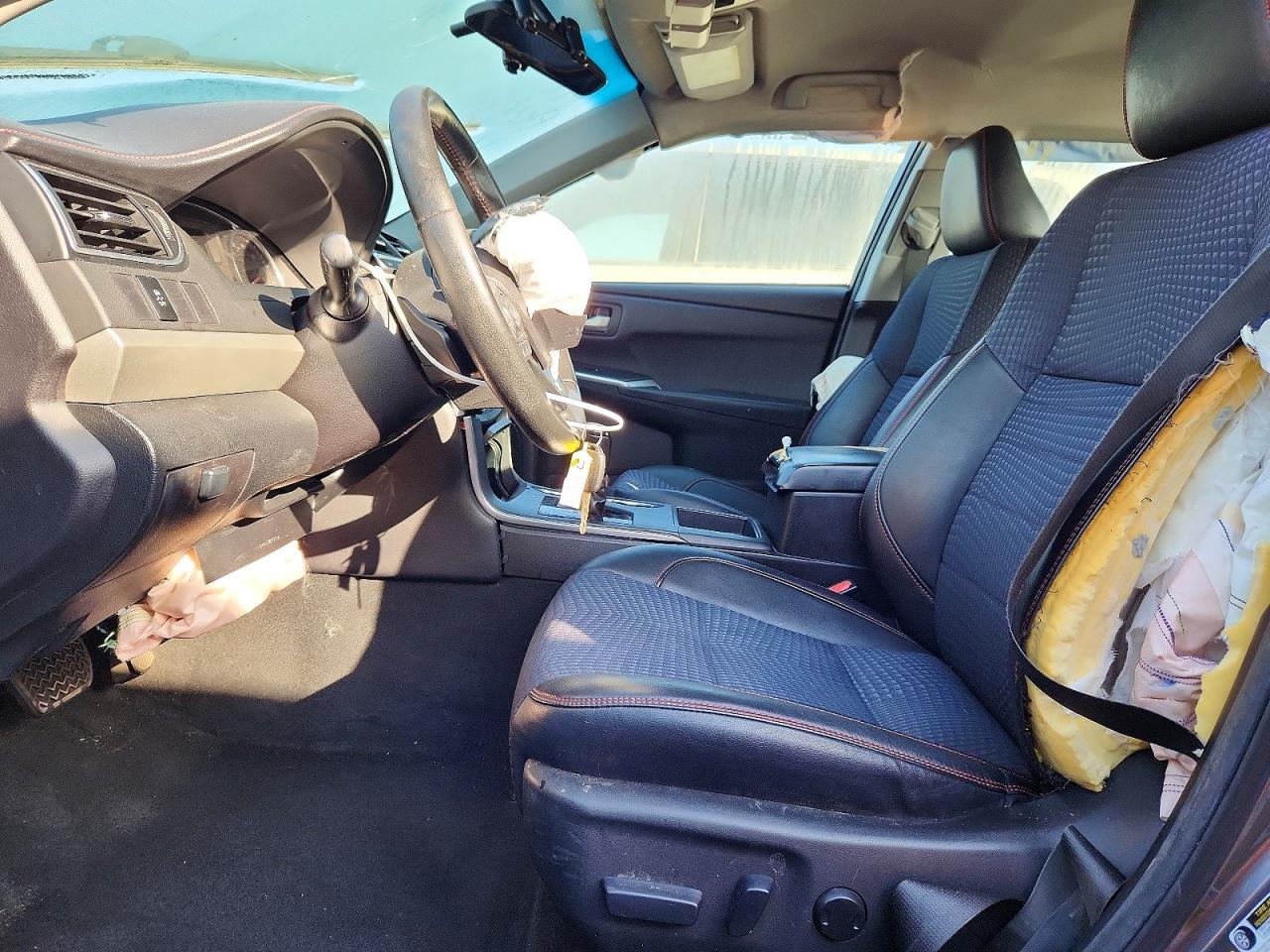 2015 TOYOTA CAMRY LE photo 7