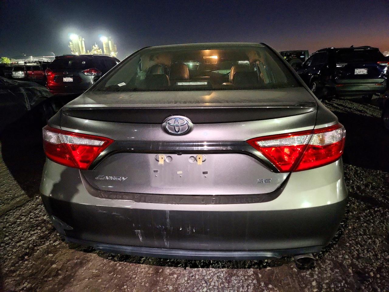 2015 TOYOTA CAMRY LE photo 6