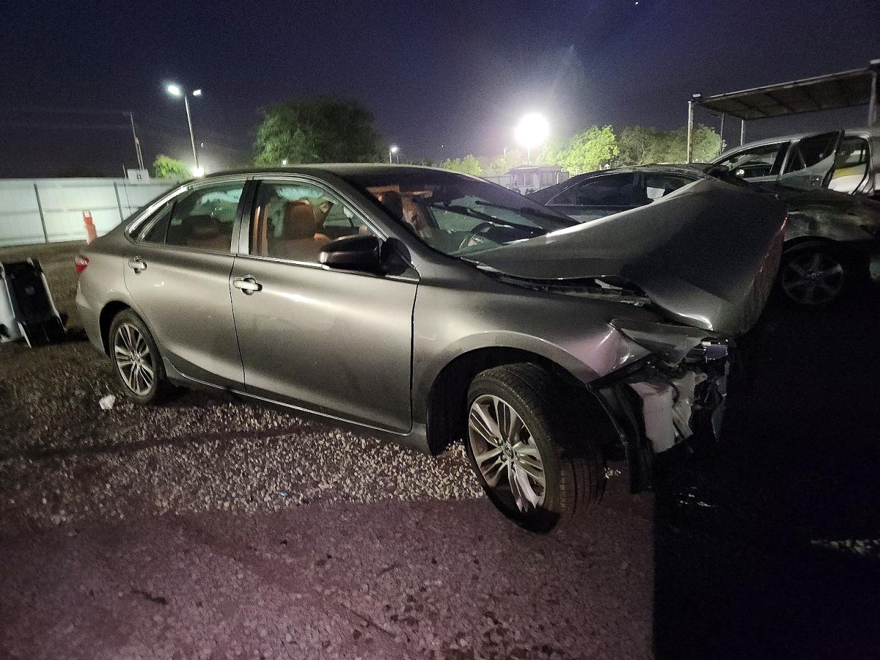 2015 TOYOTA CAMRY LE photo 4