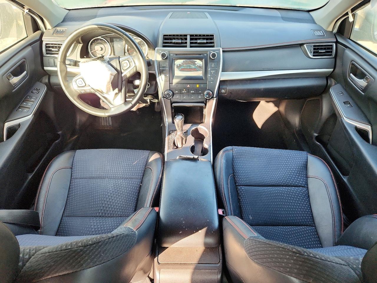 2015 TOYOTA CAMRY LE photo 8