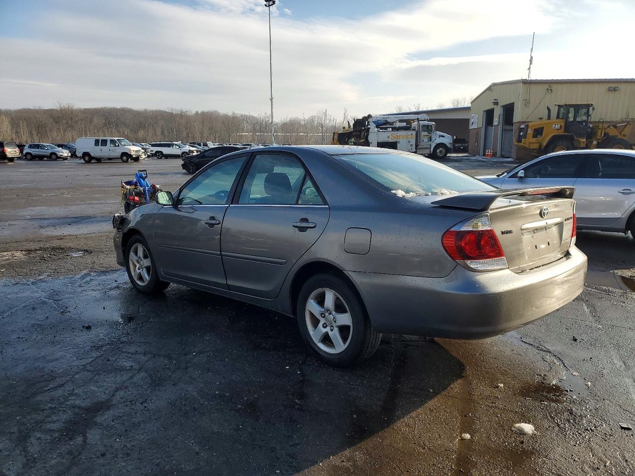 2006 TOYOTA CAMRY LE photo 2