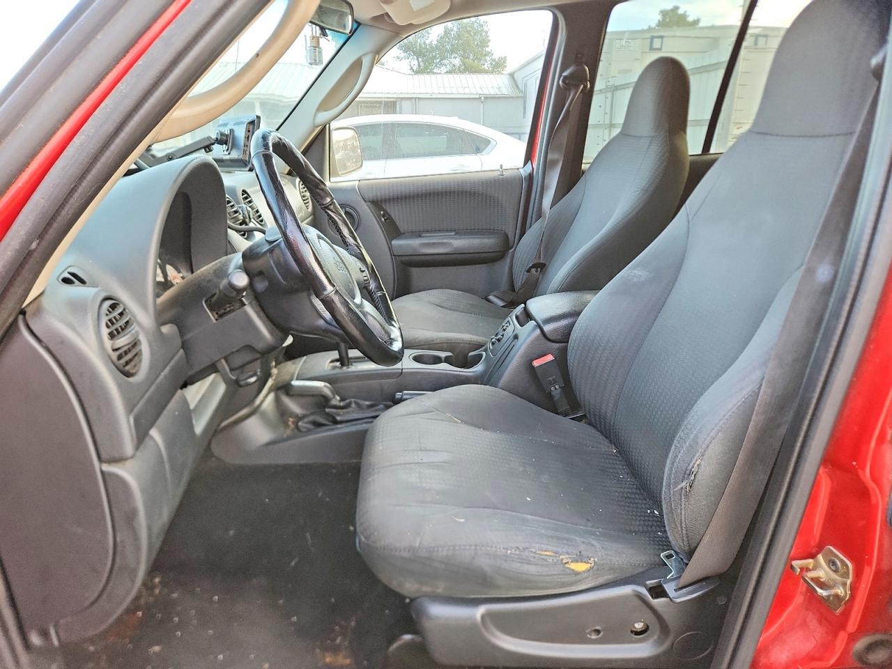 2002 JEEP LIBERTY photo 7