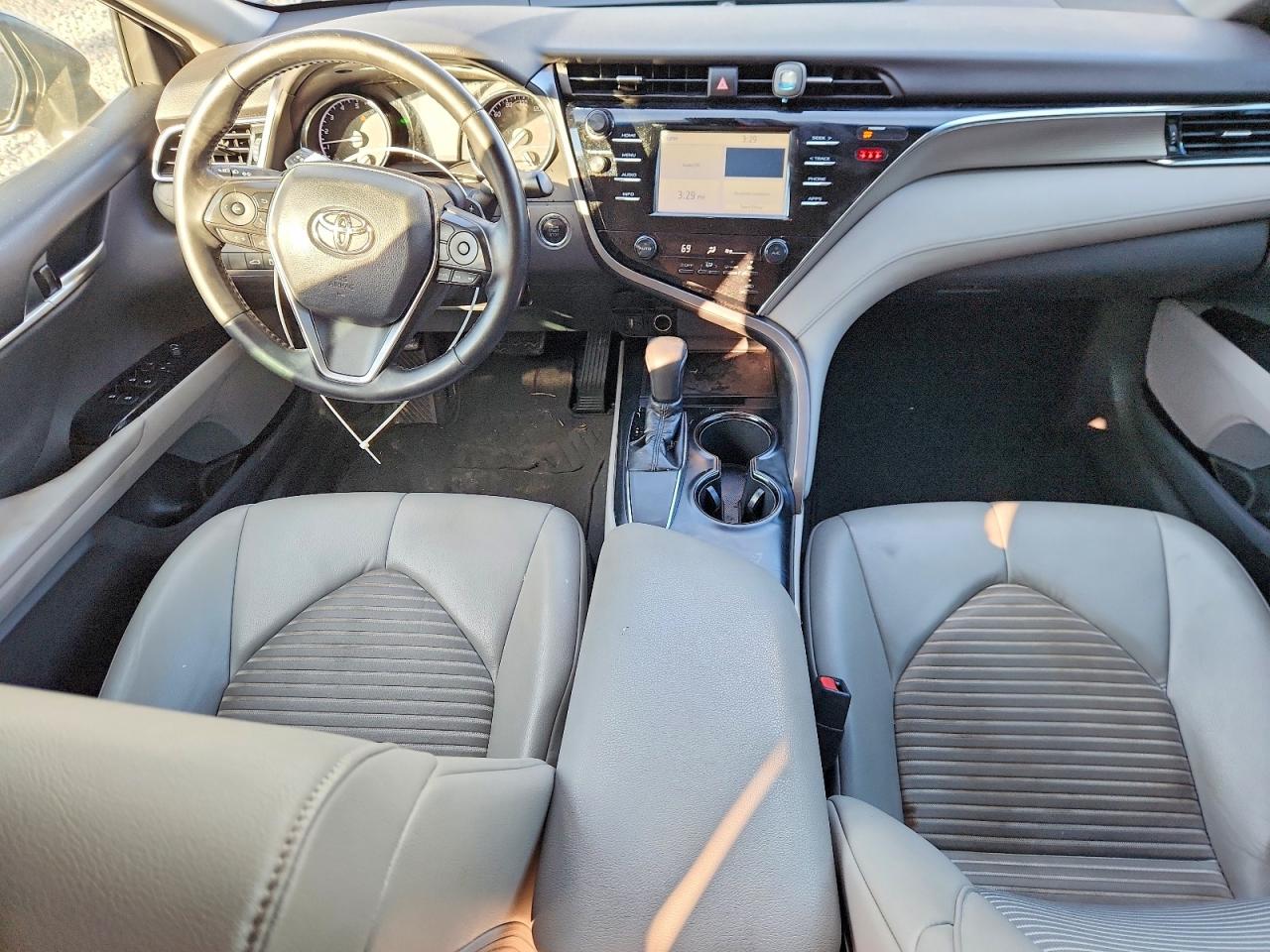 2018 TOYOTA CAMRY L photo 8