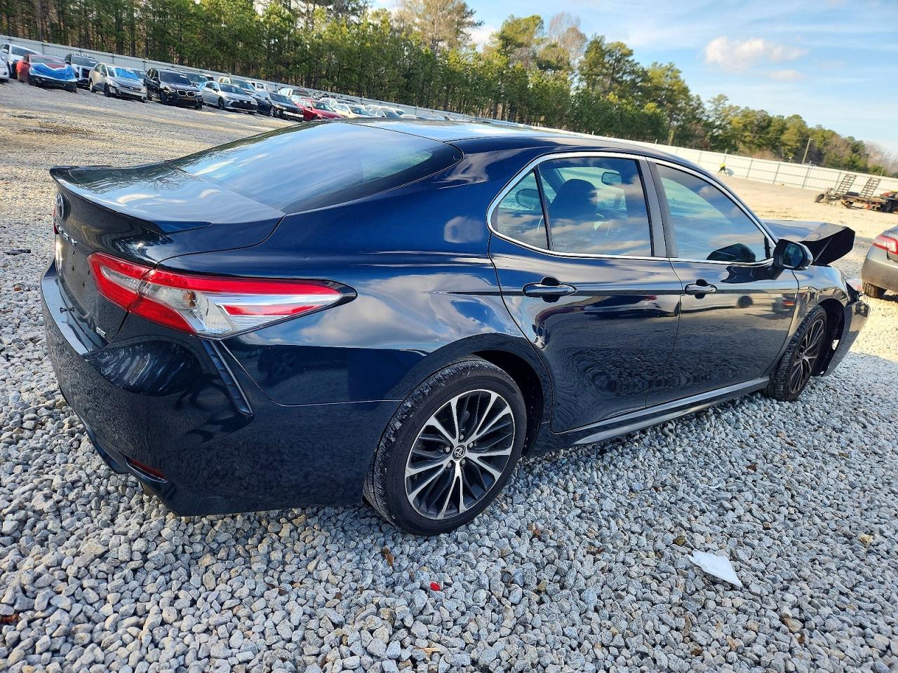 2018 TOYOTA CAMRY L photo 3