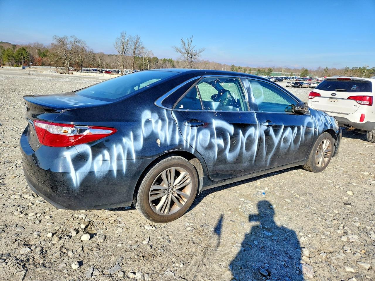 2016 TOYOTA CAMRY LE photo 3