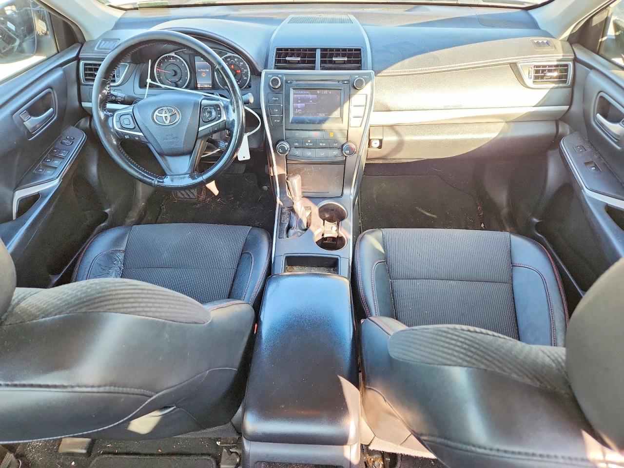 2016 TOYOTA CAMRY LE photo 8