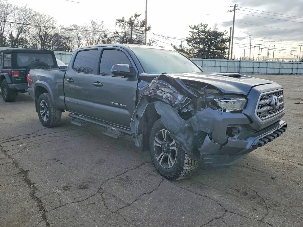 2017 TOYOTA TACOMA DOUBLE CAB photo 4