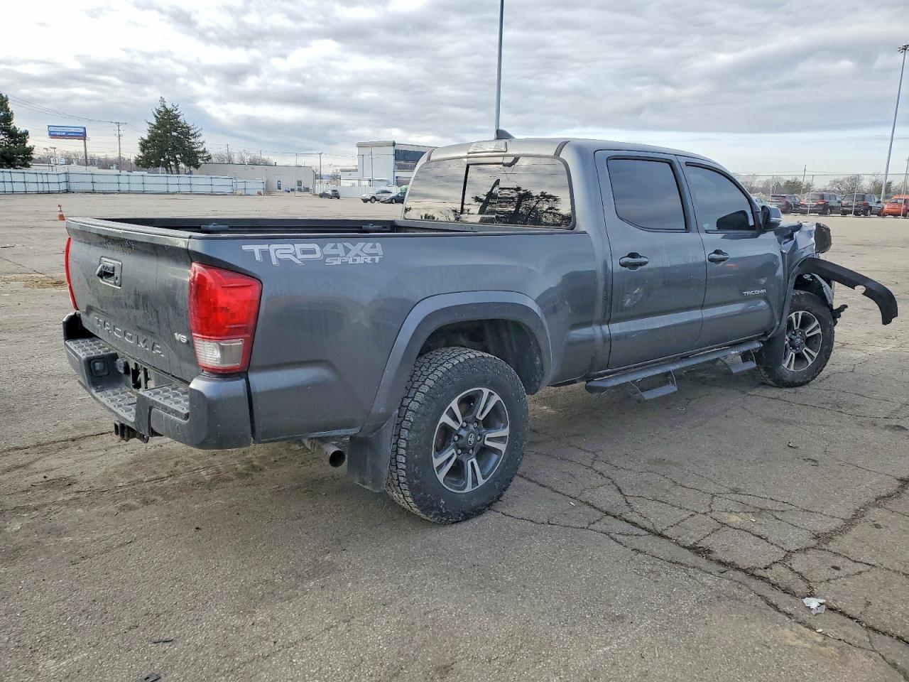 2017 TOYOTA TACOMA DOUBLE CAB photo 3