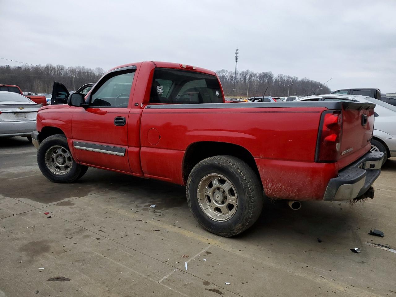 2005 CHEVROLET SILVERADO C1500 photo 2