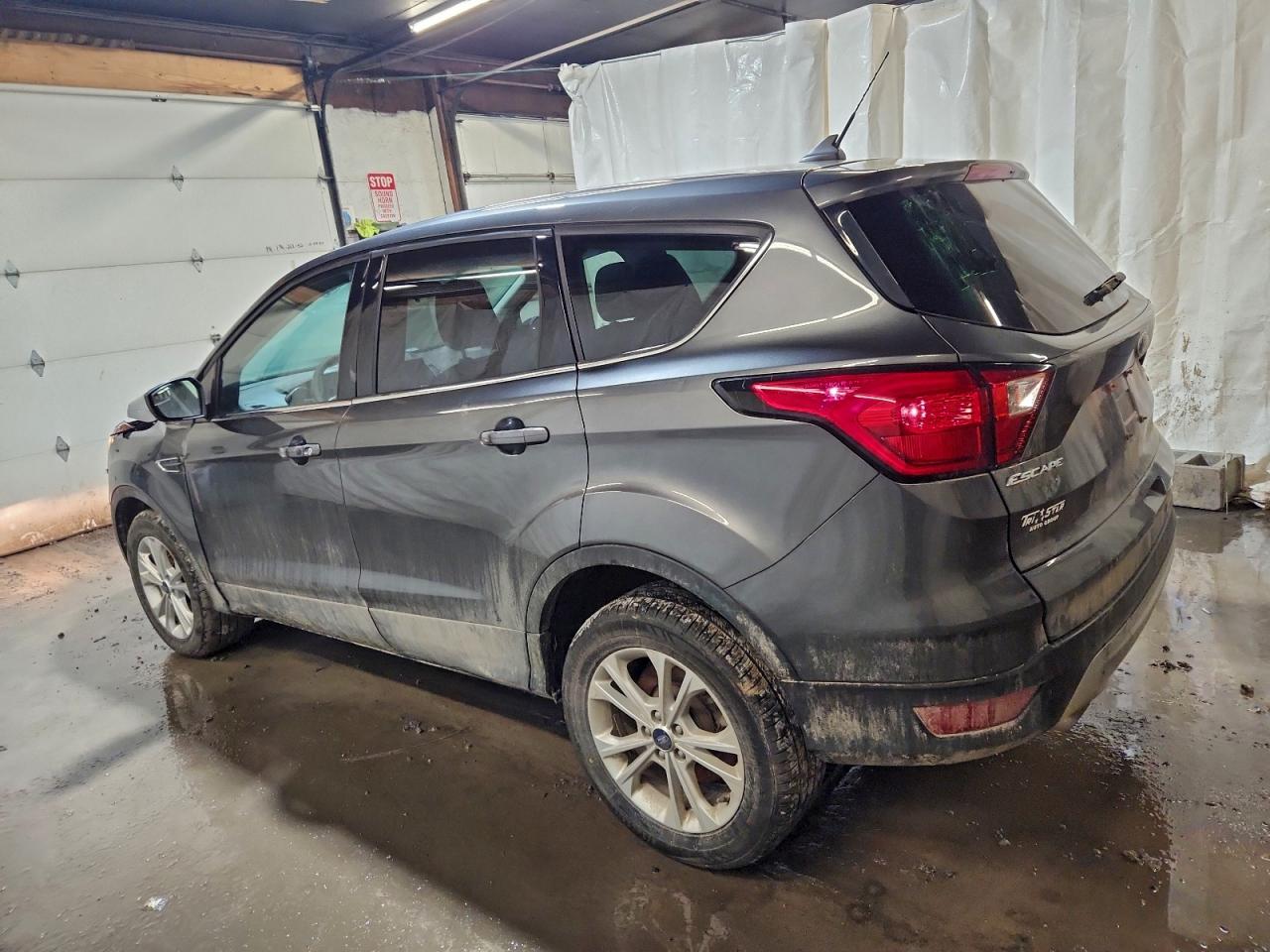 2019 FORD ESCAPE SE photo 2