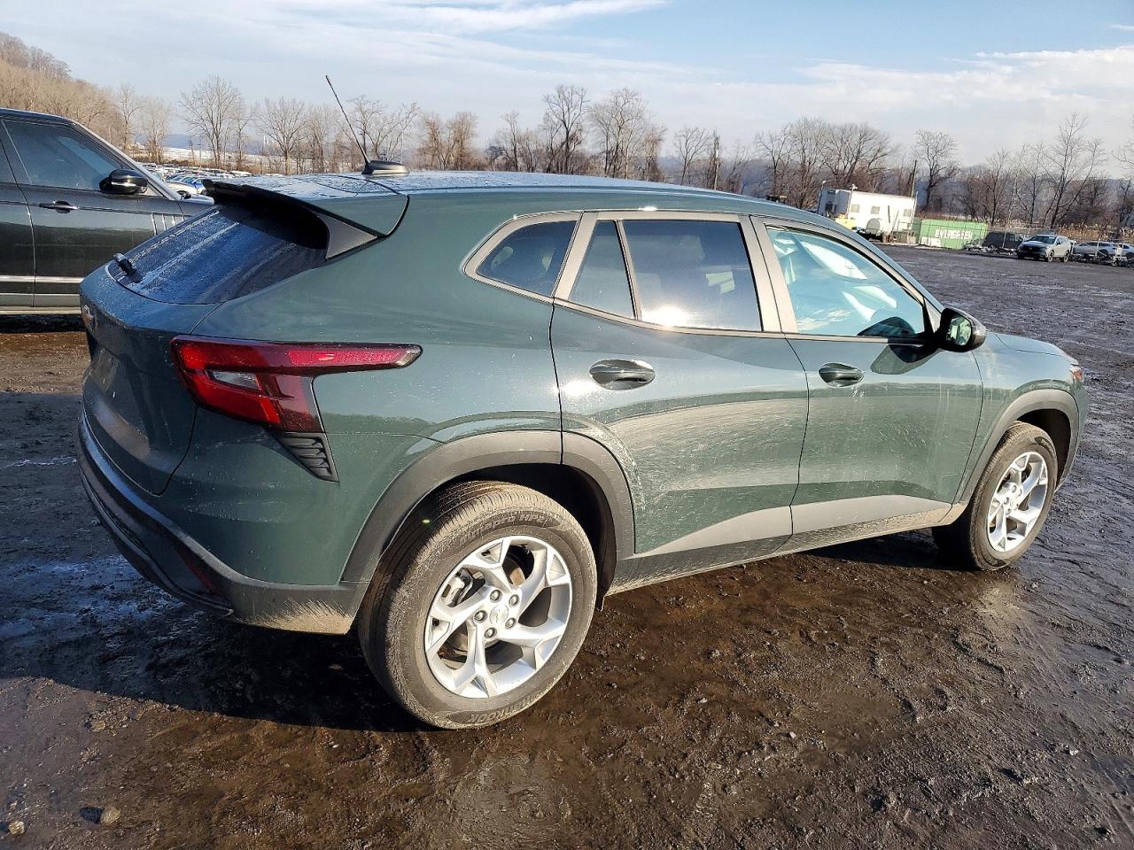 2025 CHEVROLET TRAX LS photo 3