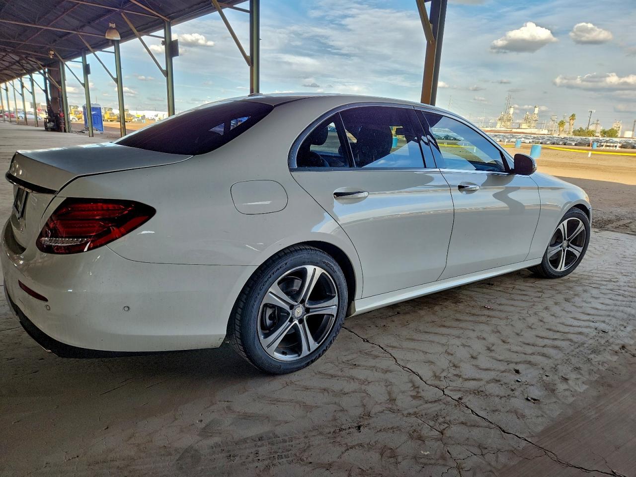 2017 MERCEDES-BENZ E 300 photo 3