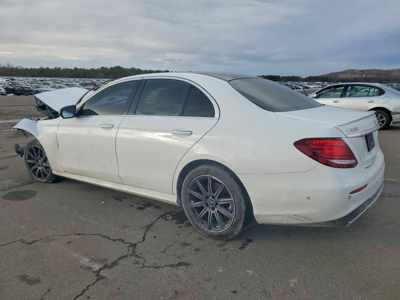 2017 MERCEDES-BENZ E 300 4MATIC photo 2