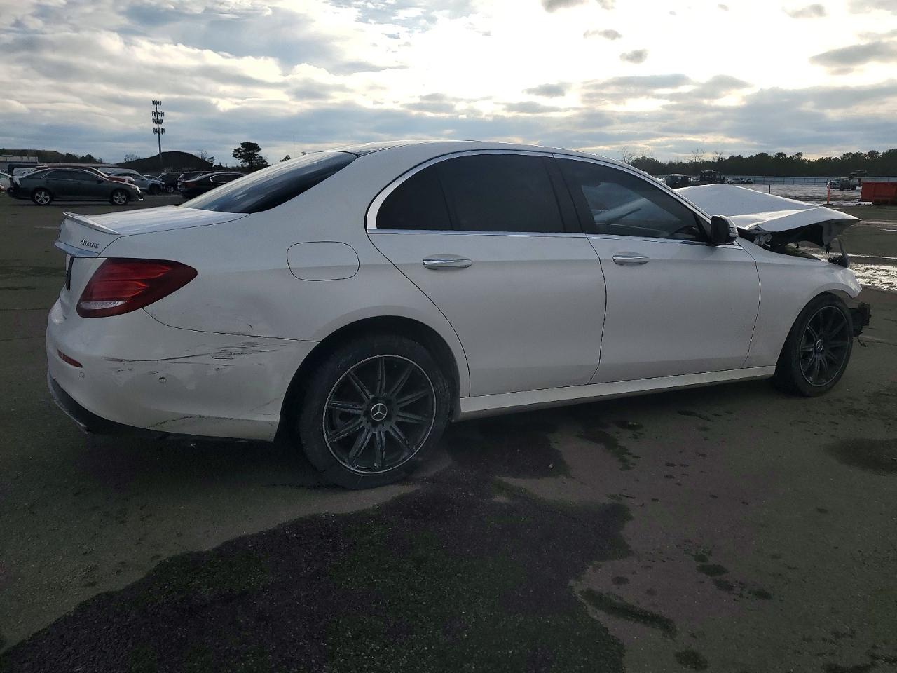 2017 MERCEDES-BENZ E 300 4MATIC photo 3
