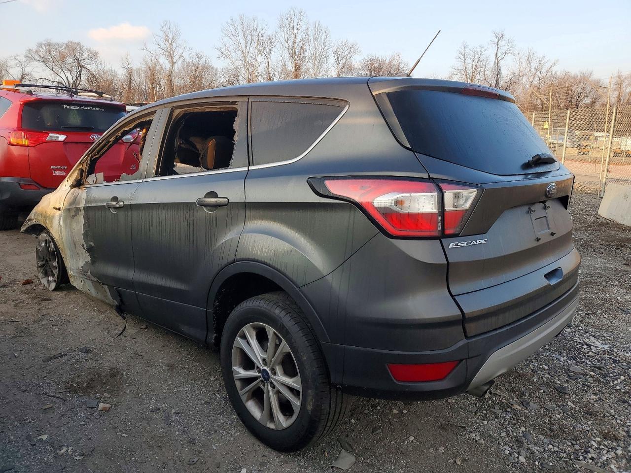 2017 FORD ESCAPE SE photo 2