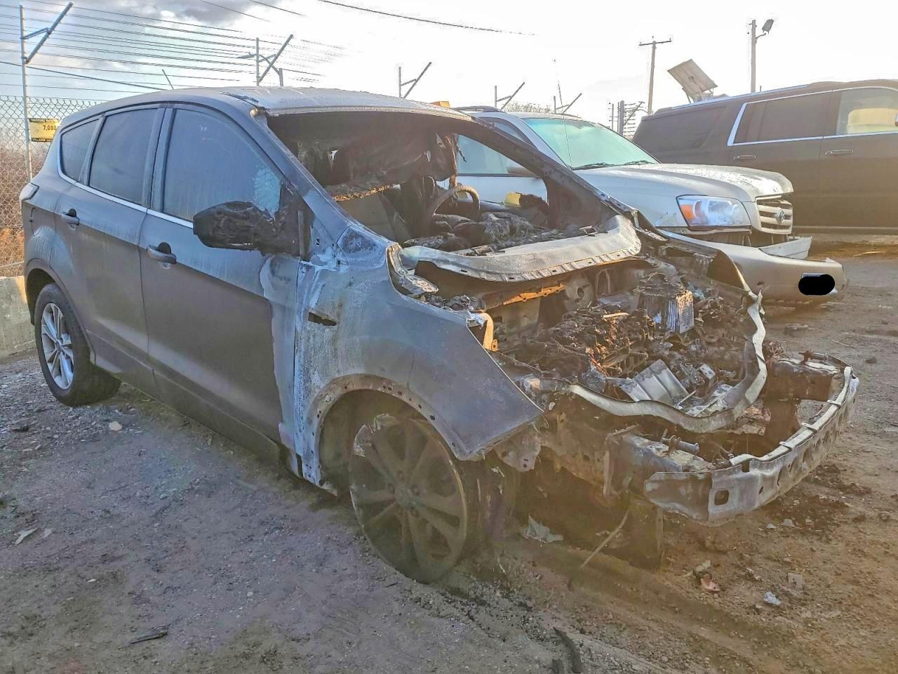 2017 FORD ESCAPE SE photo 4