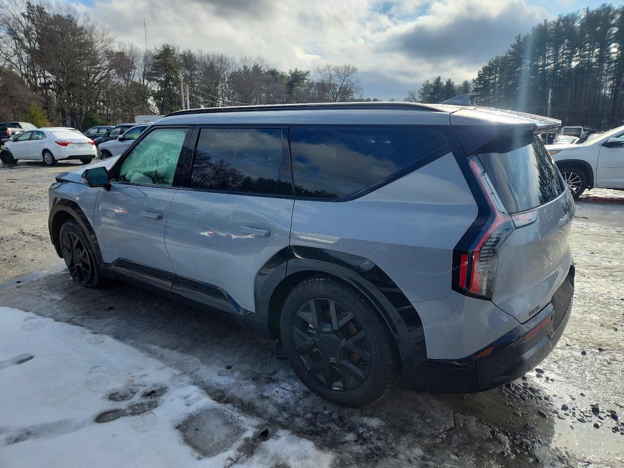 2026 KIA EV9 LAND photo 2