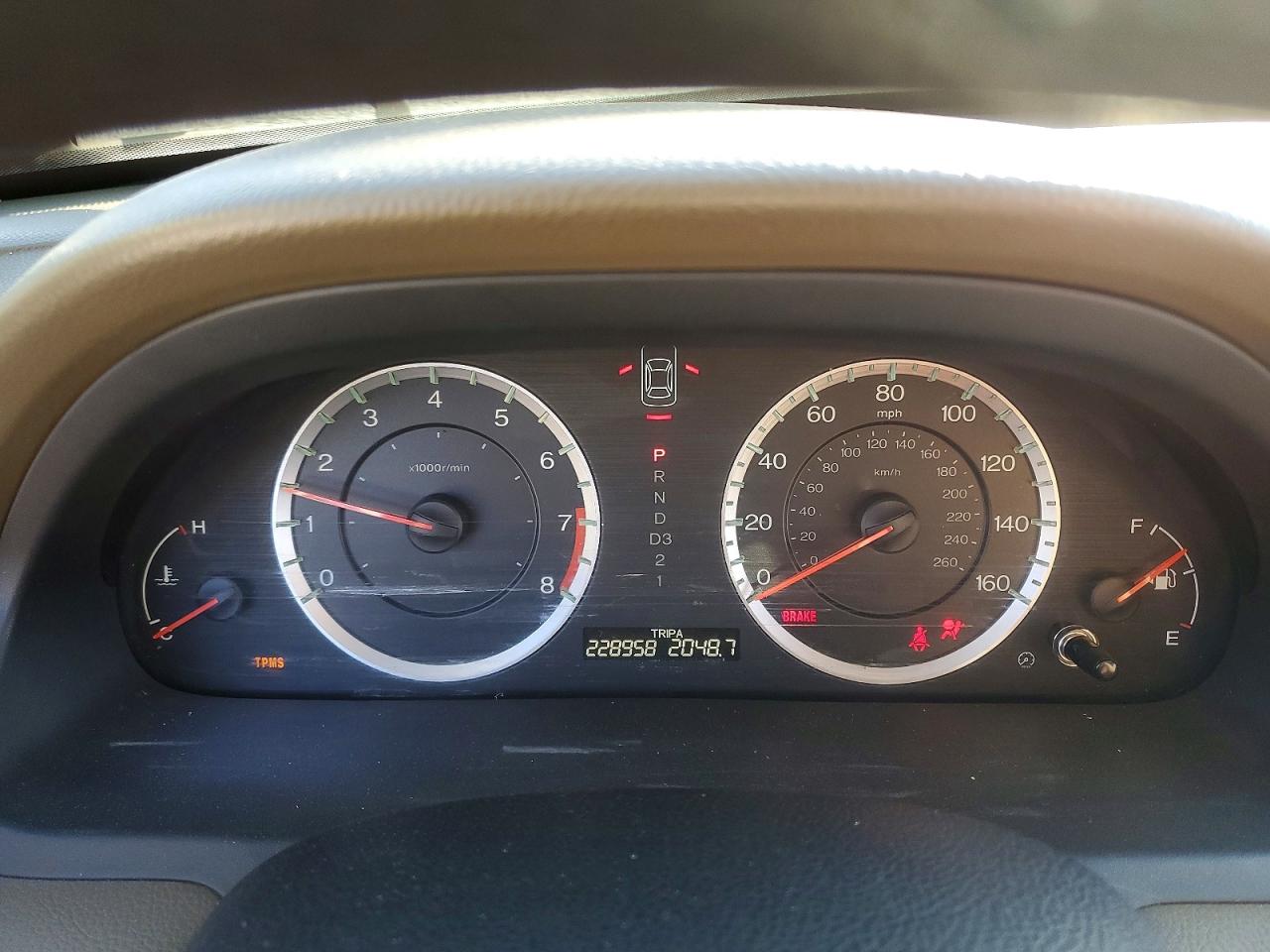 2010 HONDA ACCORD LX photo 9