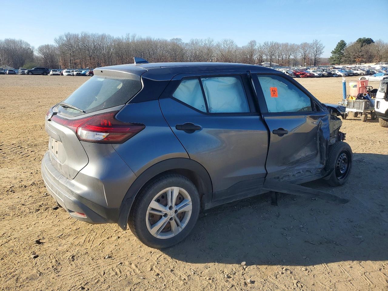 2021 NISSAN KICKS S photo 3