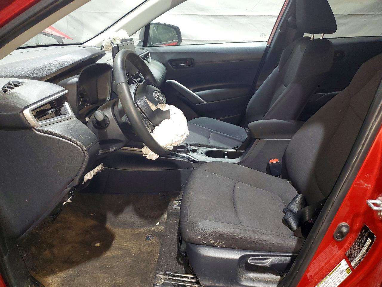 2025 TOYOTA COROLLA CROSS LE photo 13