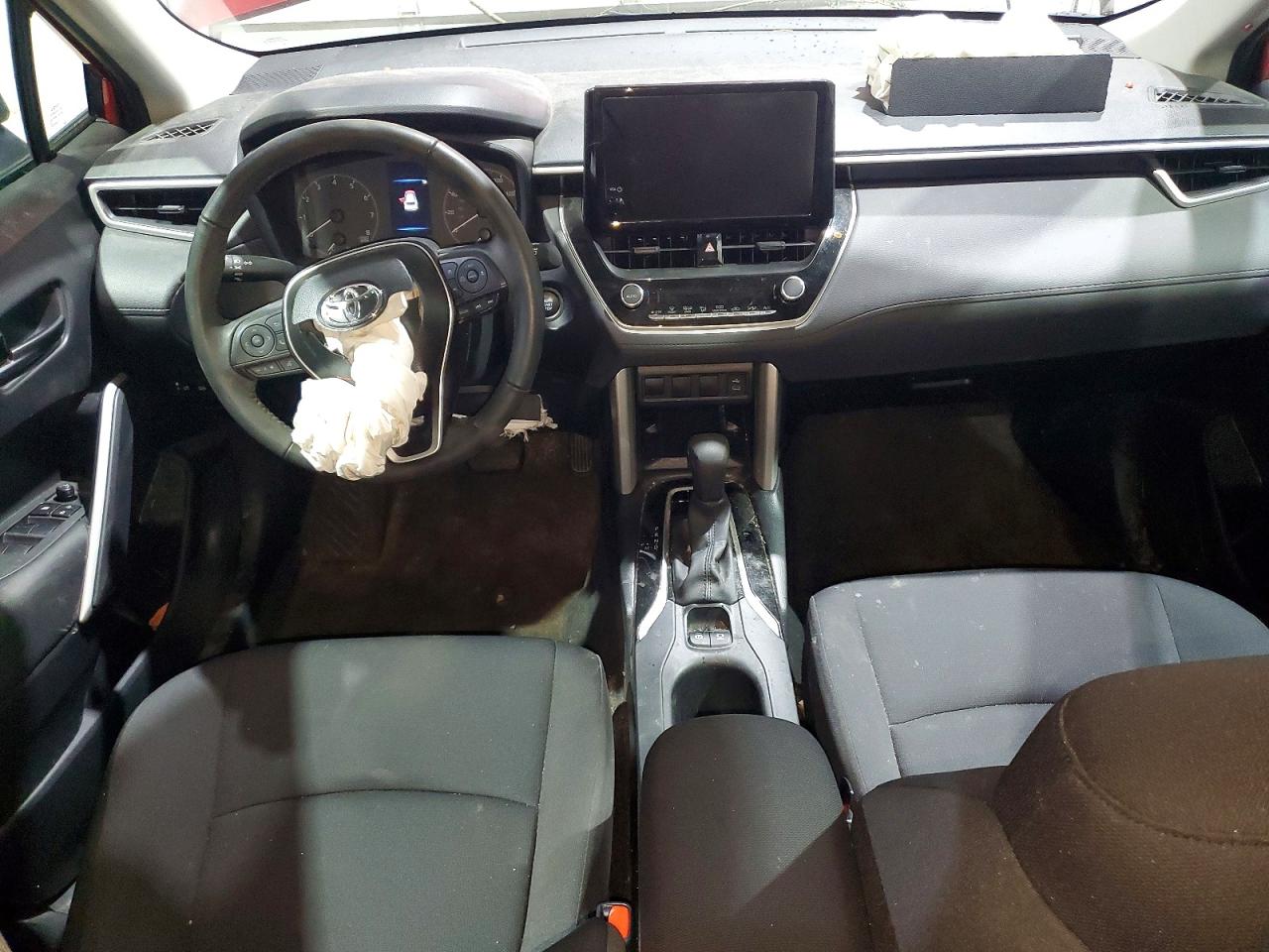 2025 TOYOTA COROLLA CROSS LE photo 15