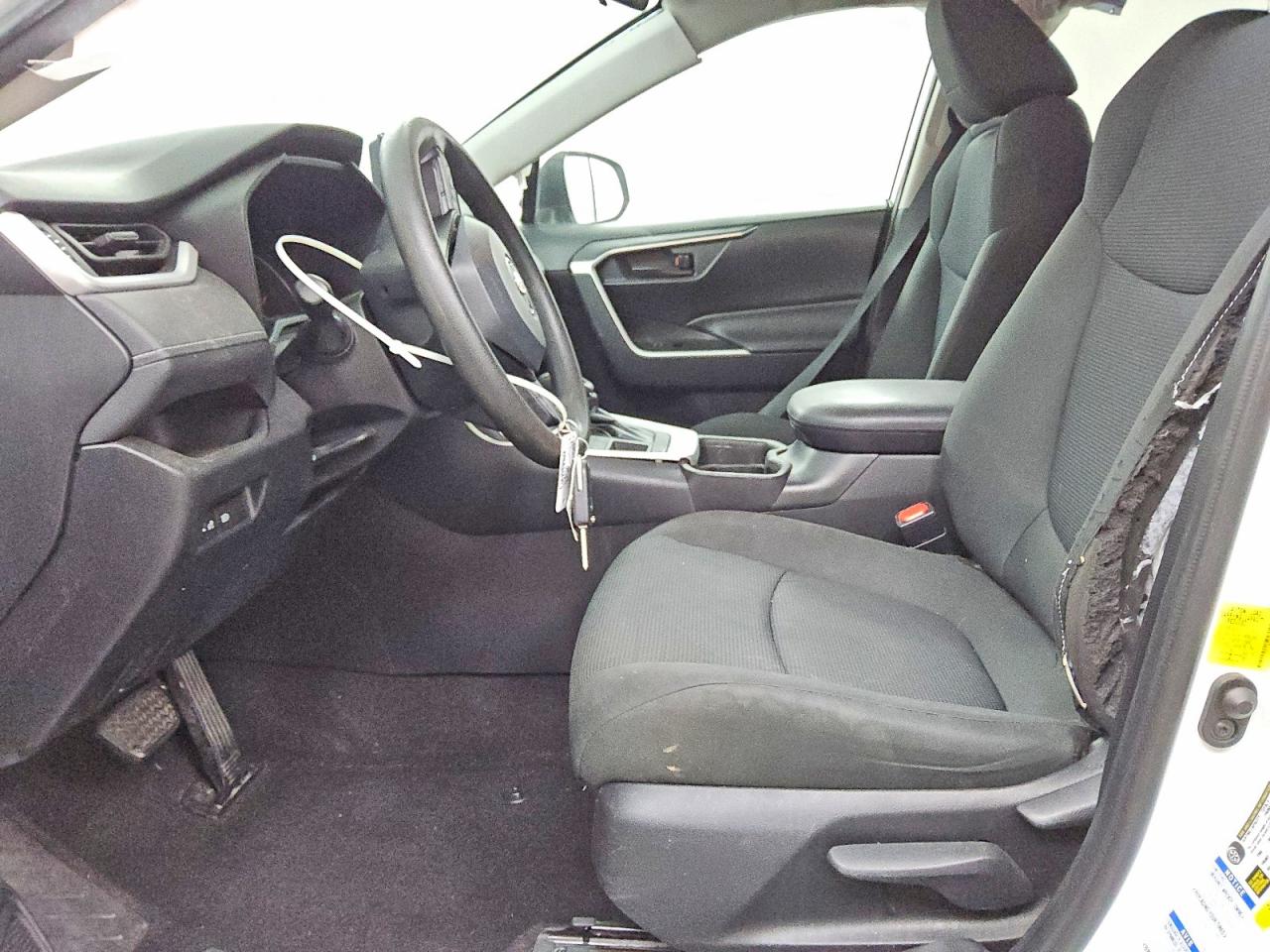 2021 TOYOTA RAV4 LE photo 7