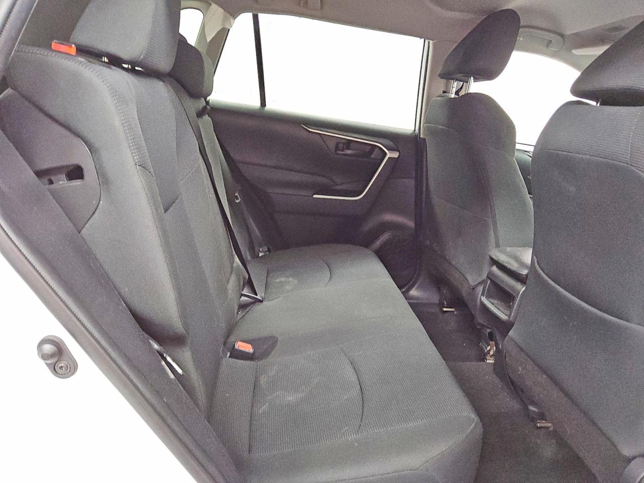 2021 TOYOTA RAV4 LE photo 11