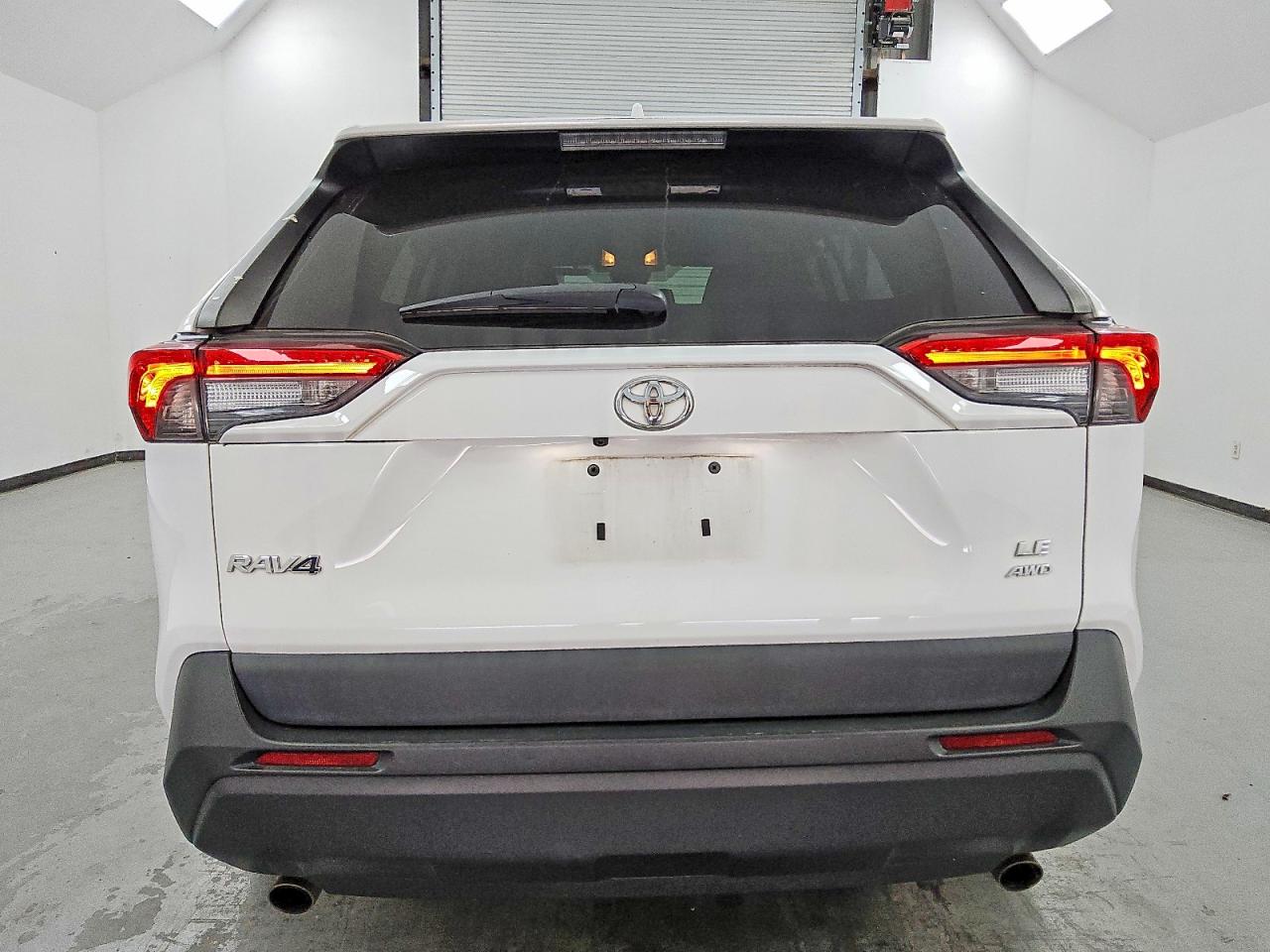 2021 TOYOTA RAV4 LE photo 6
