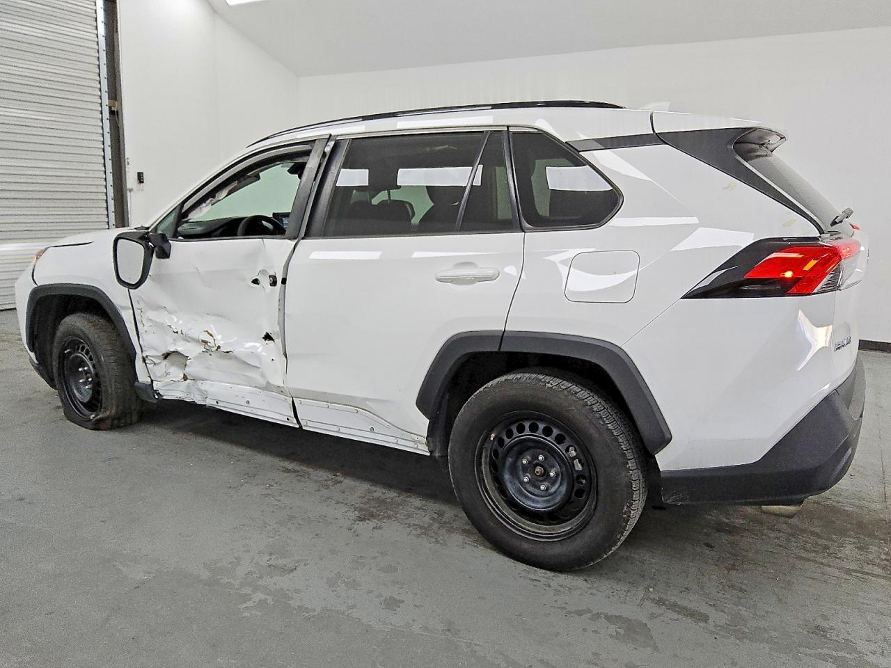 2021 TOYOTA RAV4 LE photo 2