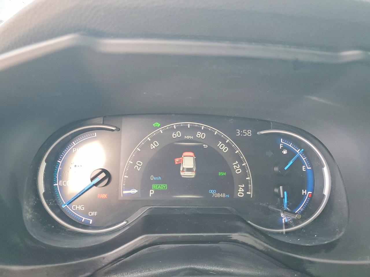 2024 TOYOTA RAV4 XLE photo 9