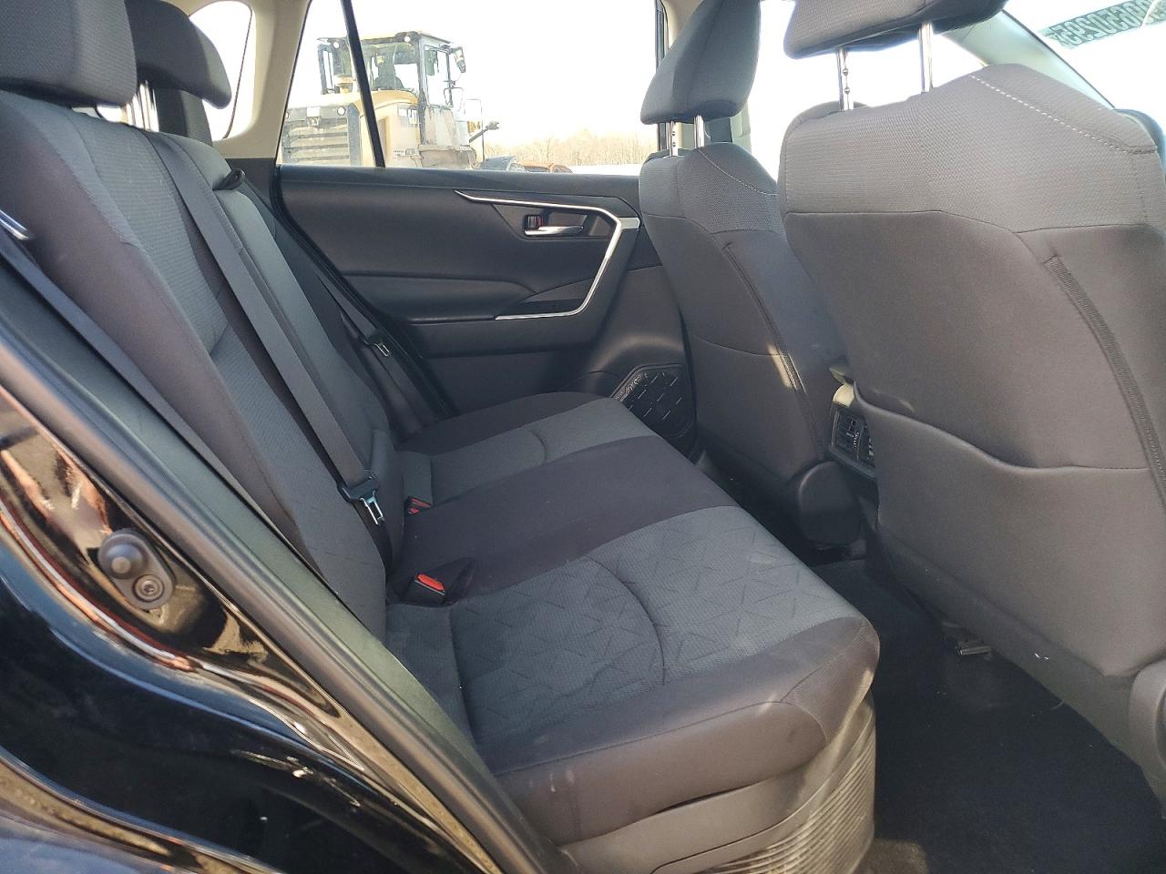 2024 TOYOTA RAV4 XLE photo 11