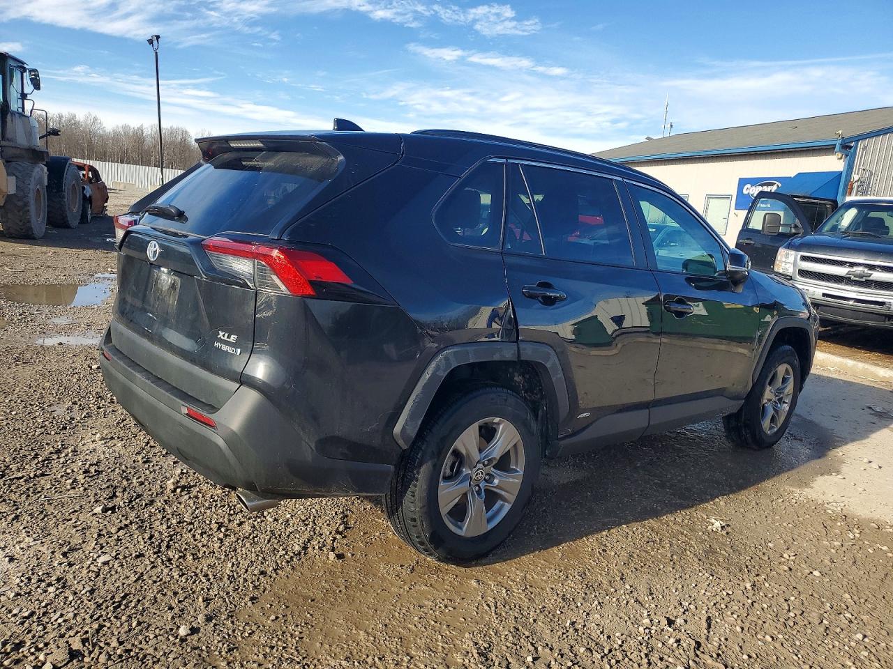 2024 TOYOTA RAV4 XLE photo 3