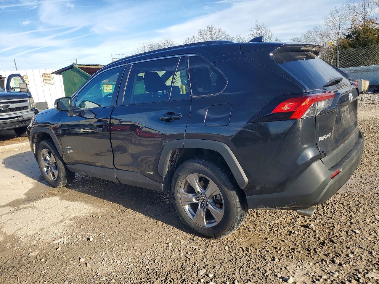 2024 TOYOTA RAV4 XLE photo 2
