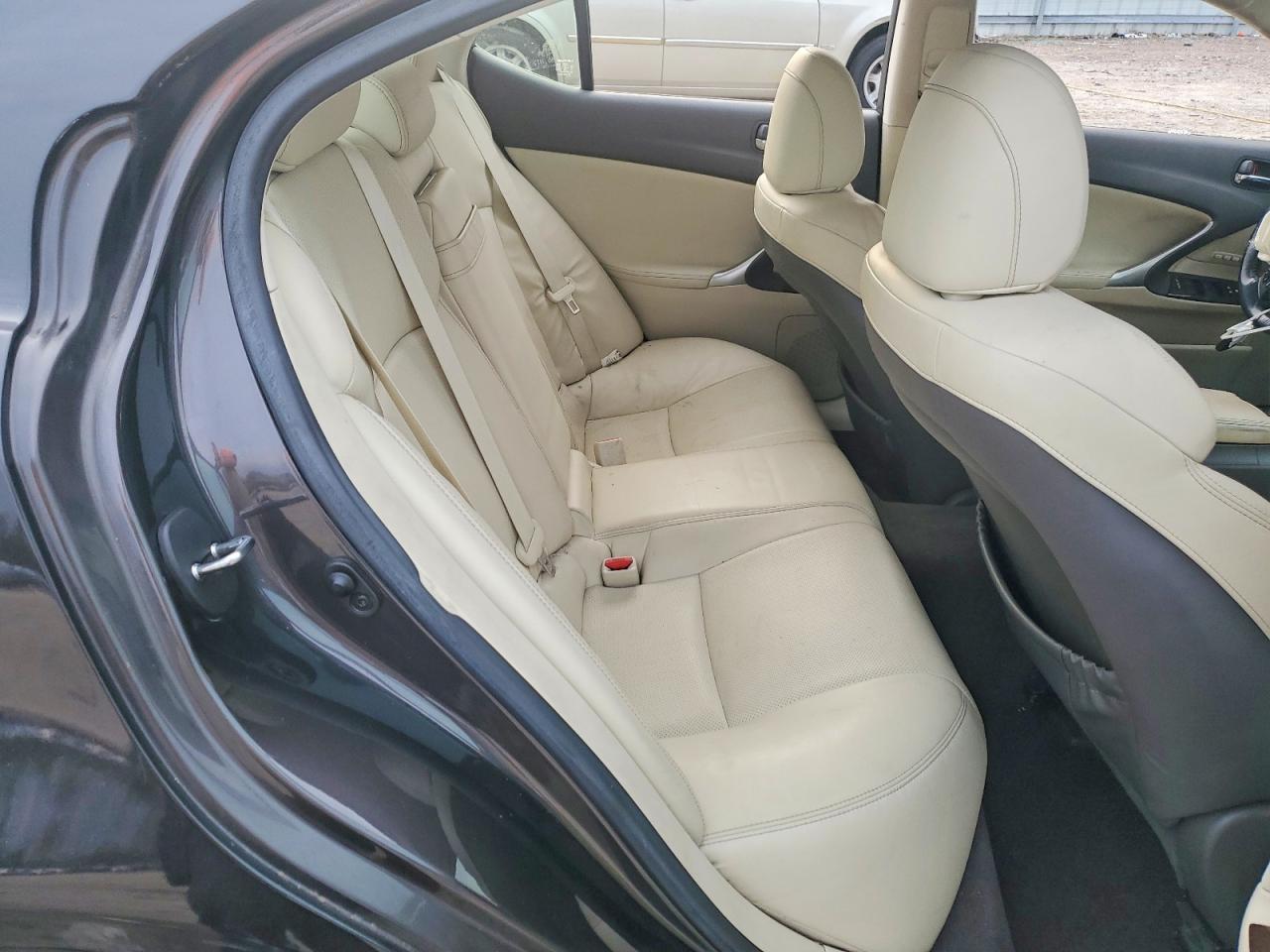 2010 LEXUS IS 250 photo 28