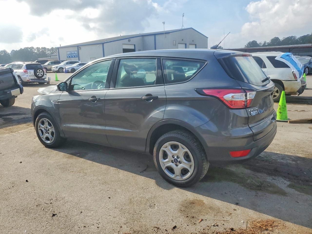 2018 FORD ESCAPE S photo 2