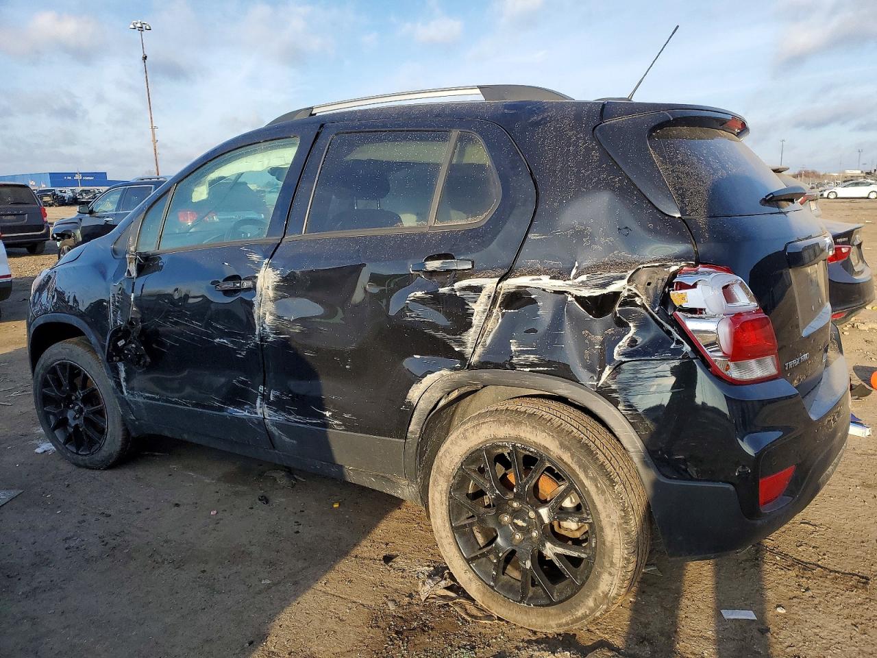2021 CHEVROLET TRAX 1LT photo 2